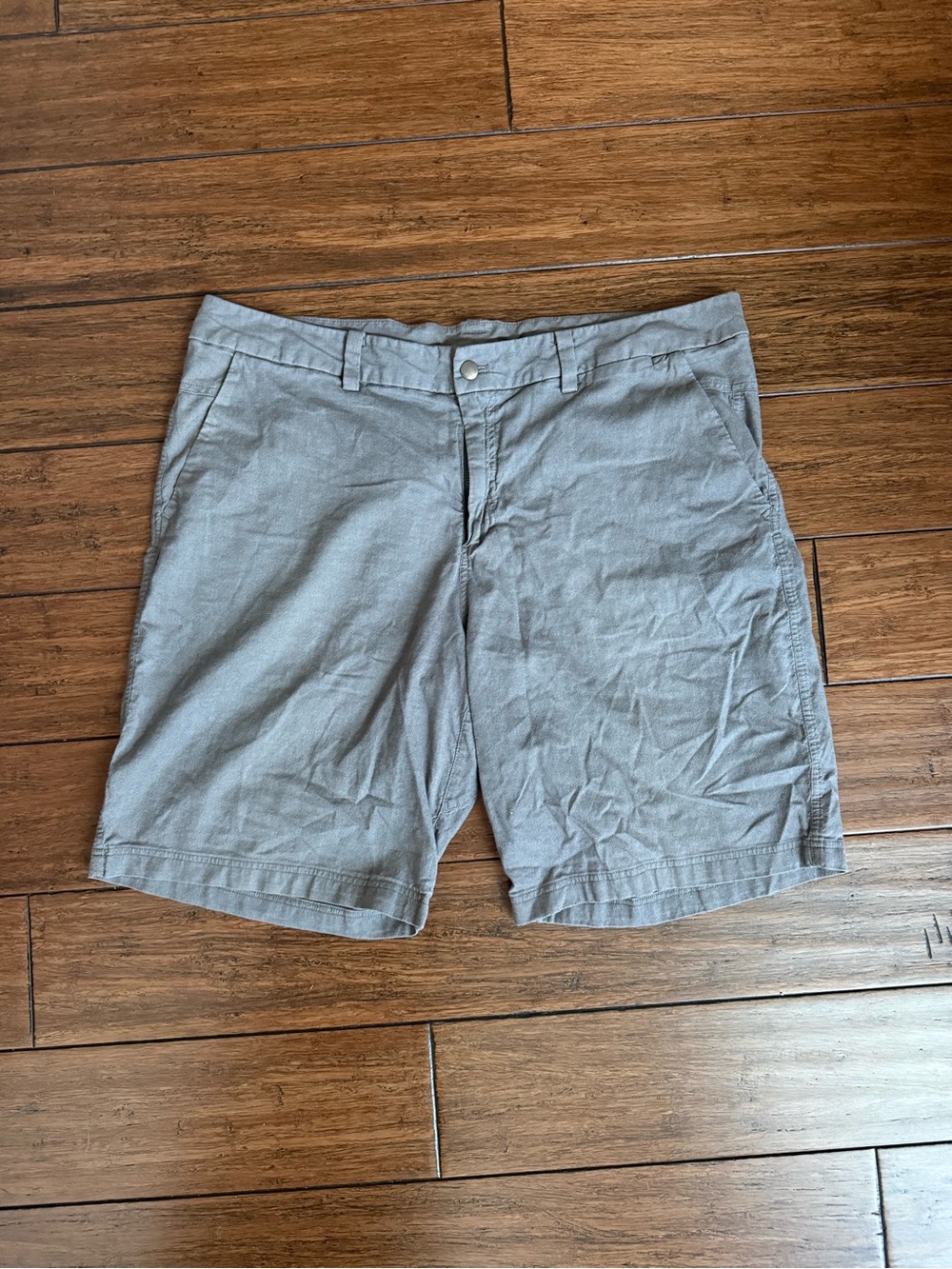 Lululemon Men's The Works Shorts Gray Size 40” Casual Chino LM7936S Preppy